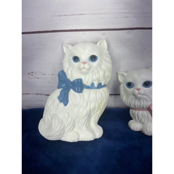 Vintage Plastic White Cat Figurines With Blue‎ & Pink Bows - Picture 6 of 9